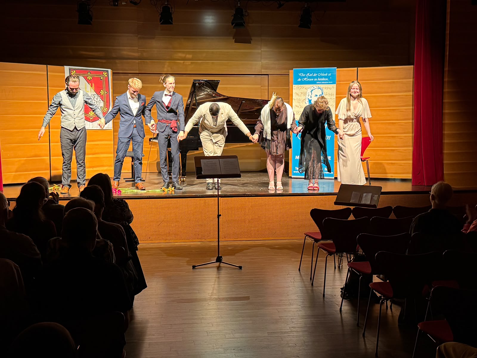 Klavierspieler auf der Bühne beim Sommerfest 2026 der Musikschule Aachen vor Publikum.